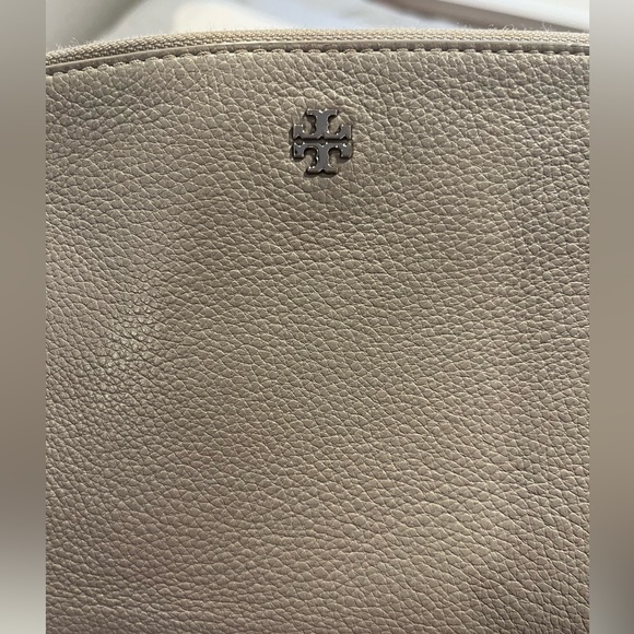 Tory Burch cross body purse 🩶 - Picture 2 of 5